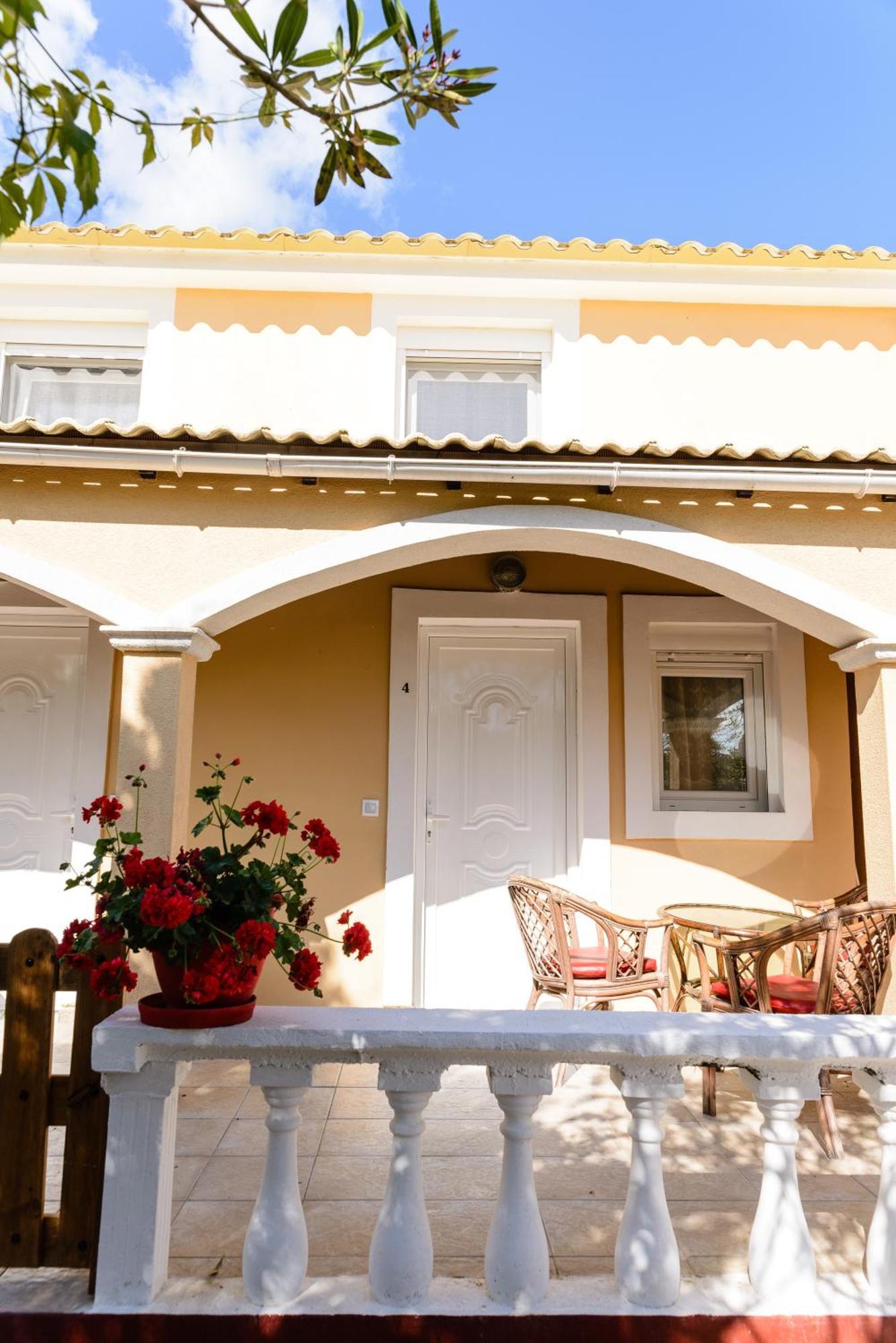 Villa Eleni Holidays Resort With Swimming Pool, Sidárion Exteriör bild